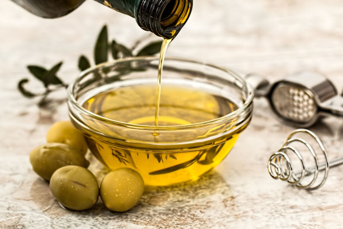 Pourquoi l’huile d’olive n’est pas forcément l’ennemie de votre régime